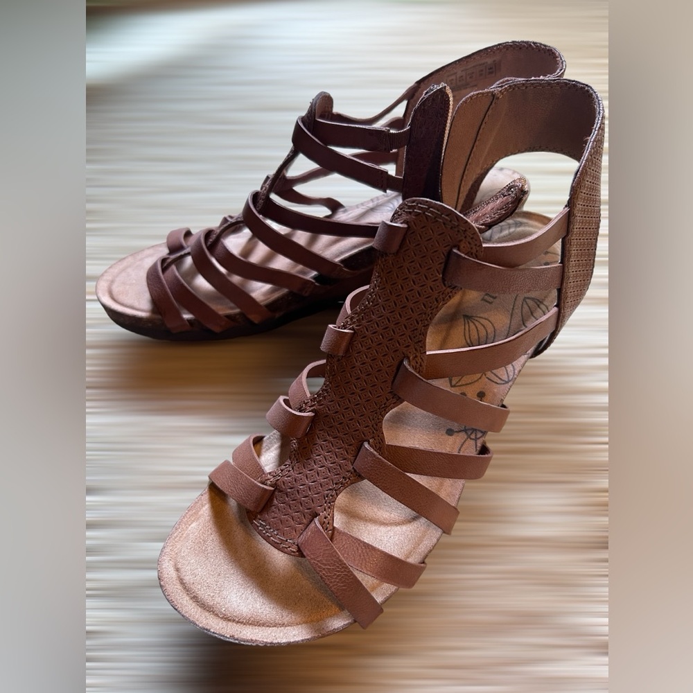 Women sandals size 9